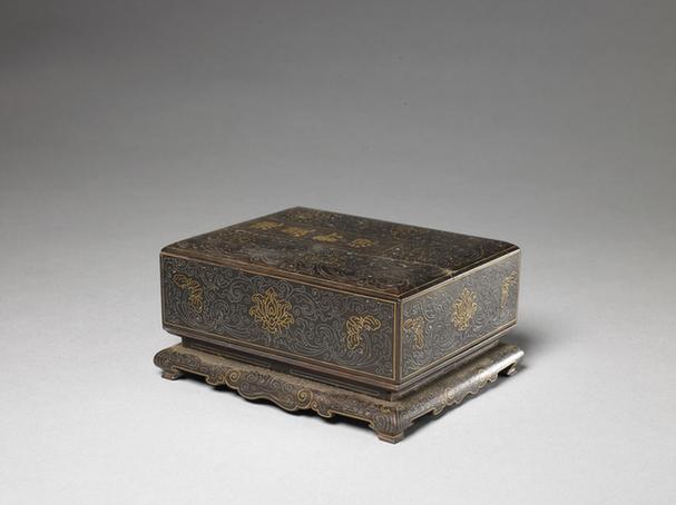 紫檀嵌金银丝长方盒