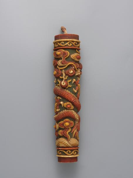 五彩云龙纹圆蜡