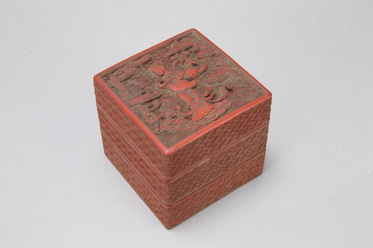 剔红山水人物图二层方套盒