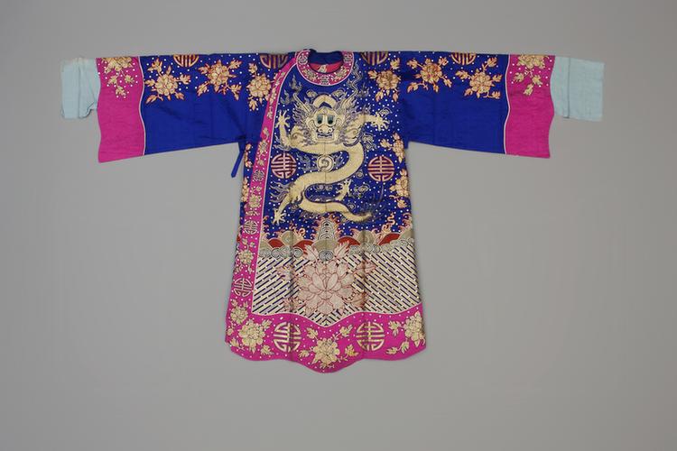 蓝色缎绣彩云蝠金龙纹镶边男蟒