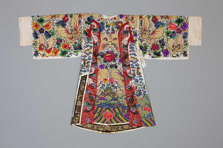 白色缎平金绣瓜瓞绵绵纹男蟒