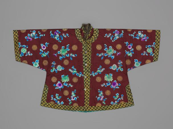 酱色绸绣菊花寿字纹银鼠皮对襟马褂