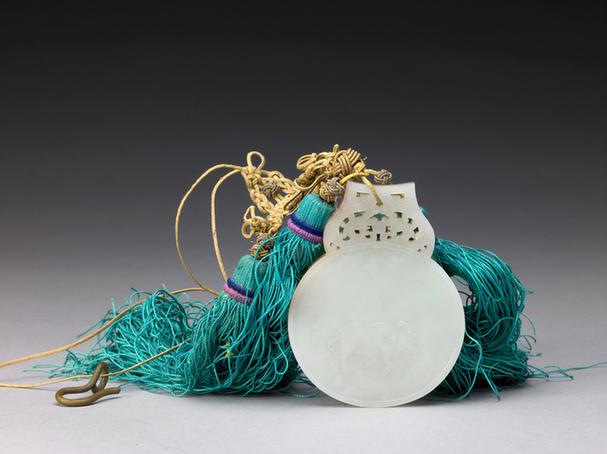 青玉十二辰圆形佩-丑