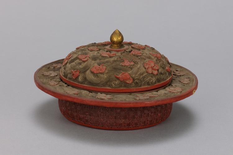 剔红落花流水暗八仙纹圆盒