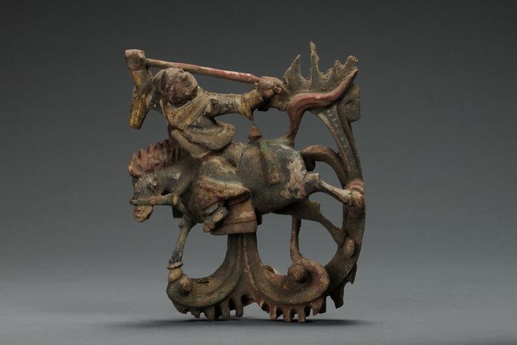 木雕镂空彩绘骑马人像