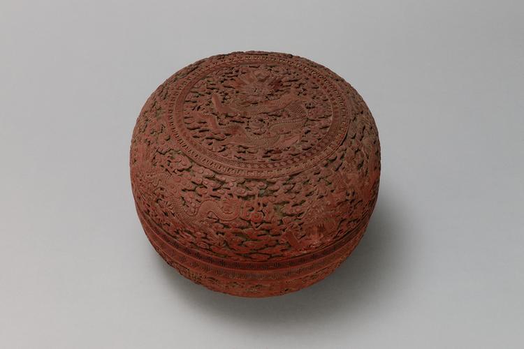 剔红云龙戏珠纹圆盒