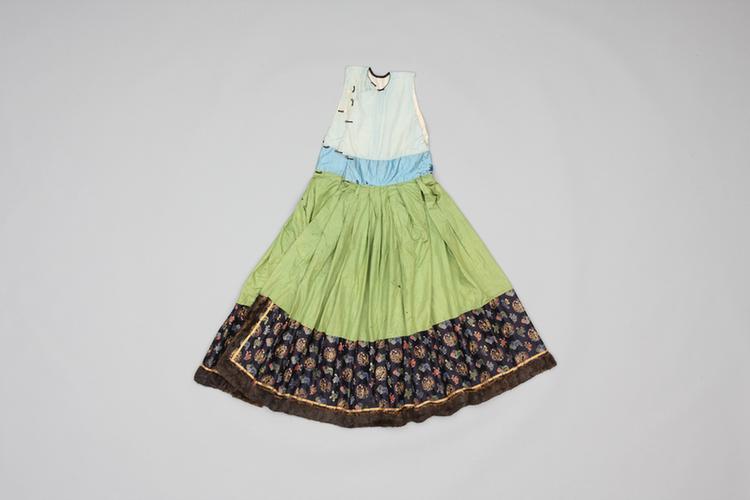 绿色素绸接蓝色寸蟒妆花缎夹朝裙