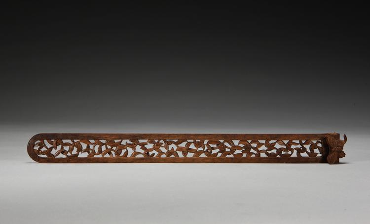 伽南香木透雕兰花纹扁方