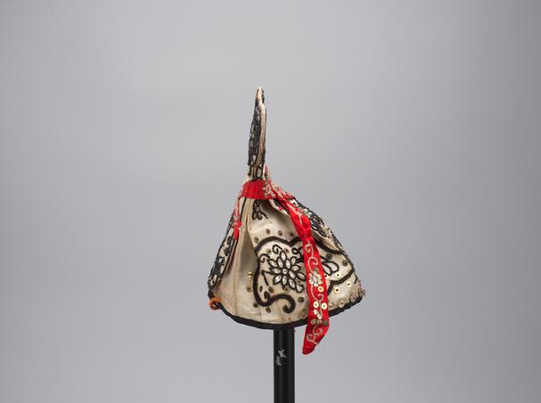 白色缎串玻璃珠朵花纹报子巾