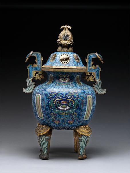 掐丝珐琅勾莲纹四方委角双耳四足盖炉