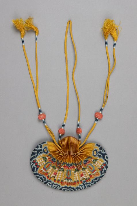 黄色缎口满纳黄色地灯笼纹腰圆荷包