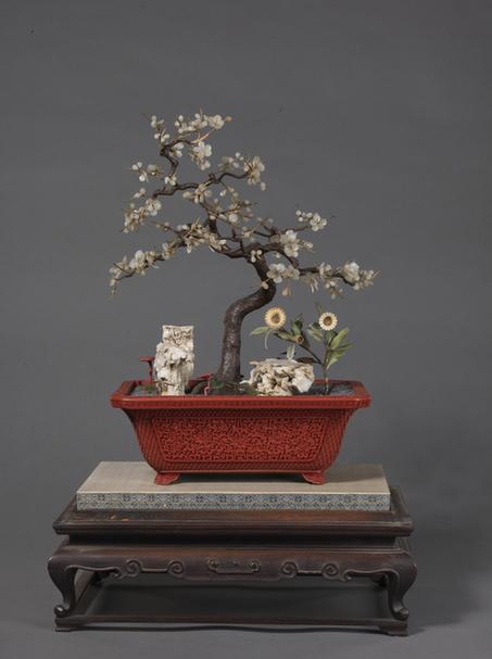 剔红委角长方盆玉石梅花盆景