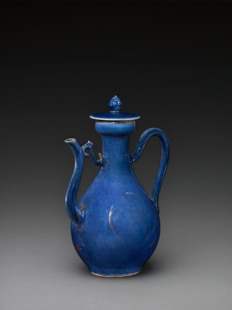 洒蓝釉描金执壶