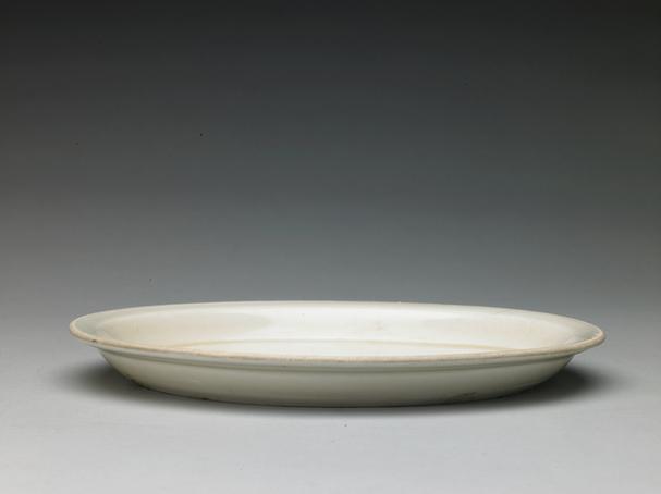 定窑白釉描金折沿洗