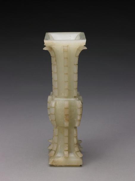 青玉出戟仿古铜纹扁花觚