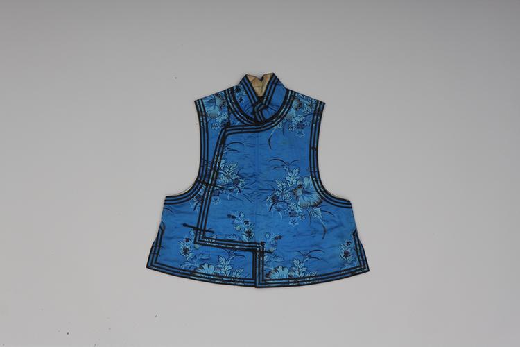 浅蓝色大洋花纹暗花泰西缎琵琶襟棉小坎肩