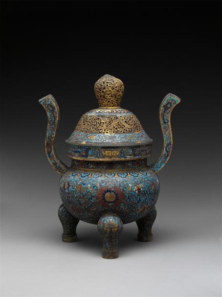乾隆款掐丝珐琅五供-勾莲纹朝冠耳三足盖炉