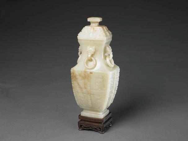 青玉仿古铜纹四耳衔活环出戟带盖扁方壶