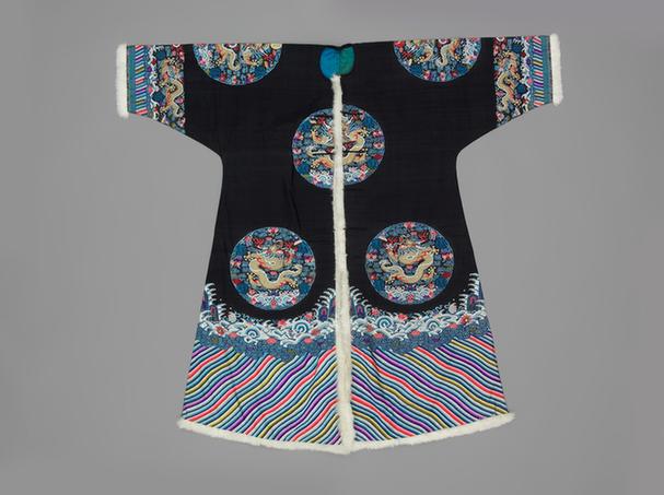 青色缂丝八团云蝠寿八宝金龙纹天马皮边女龙褂