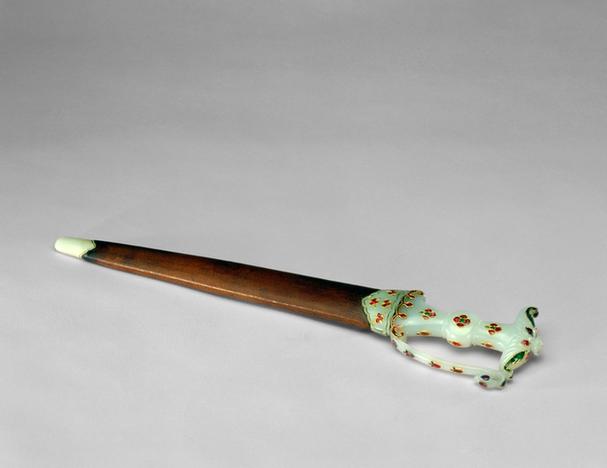 玉雕花把皮鞘匕首