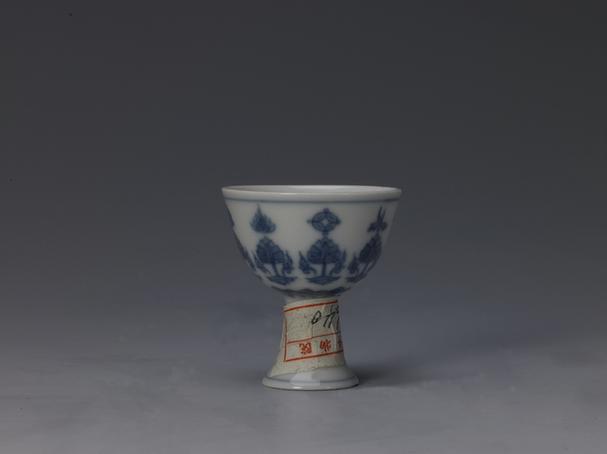 雍正款青花朵莲纹高足盅