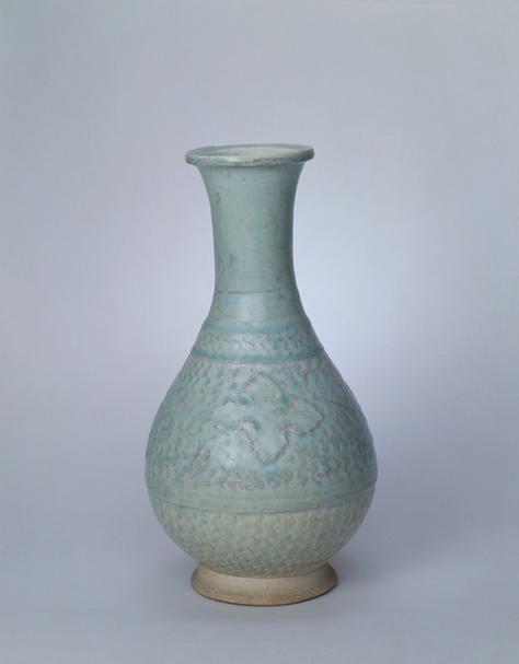 青白釉凸花瓶