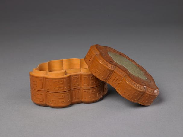 文竹嵌玉云头式三层盒