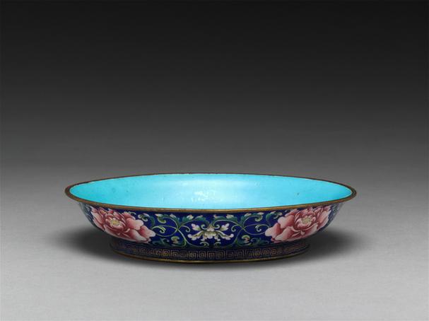 画珐琅缠枝牡丹纹盘