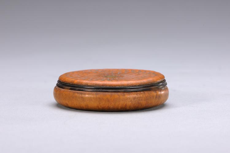 匏制菊花纹圆盒