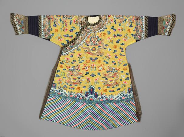 明黄色缂丝万字彩云金龙纹半截灰鼠皮女龙袍