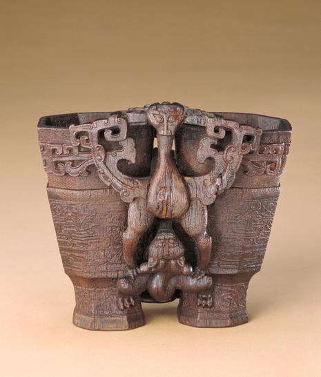 犀角雕鹰熊合卺杯