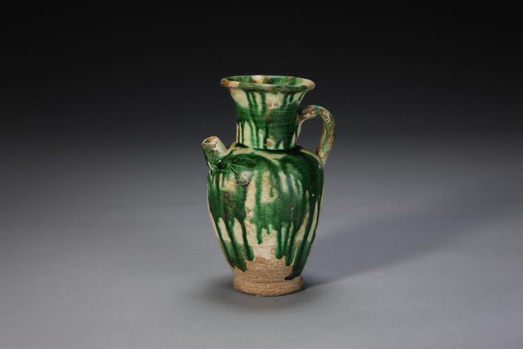白釉绿彩壶