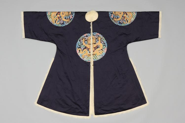 石青色缎绣四团彩云金龙纹天马皮衮服