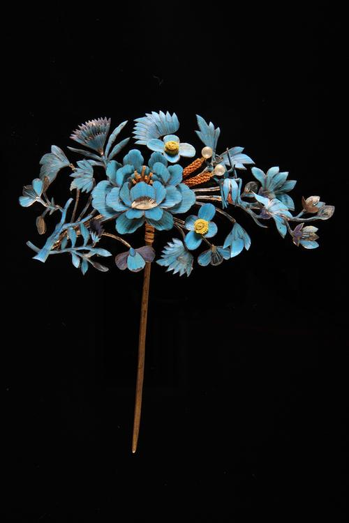 点翠花卉鸟蝶纹头花