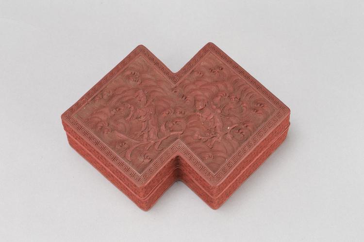 剔红海水仙人图方胜式盒