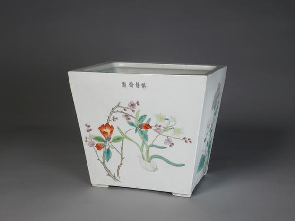 慎静斋款粉彩折枝花卉纹长方花盆