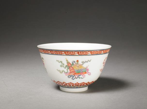 咸丰款粉彩八吉祥纹碗