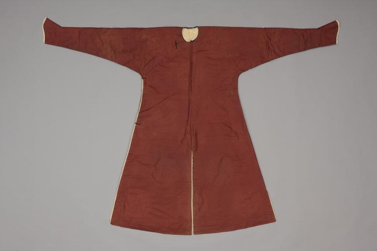 酱色团龙纹暗花绸珍珠毛皮行服袍