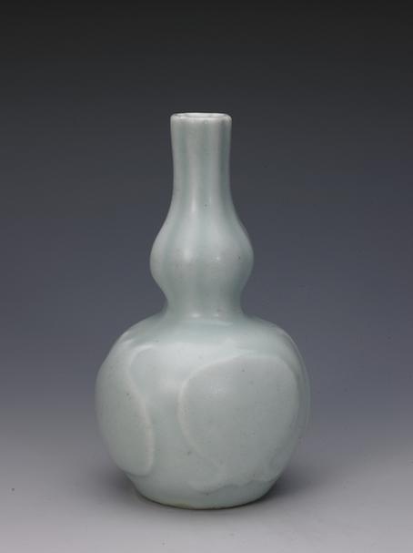 乾隆款粉青釉凸石榴葫芦瓶