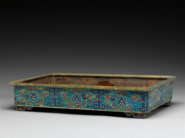 掐丝珐琅五蝠捧寿纹四足长方盆