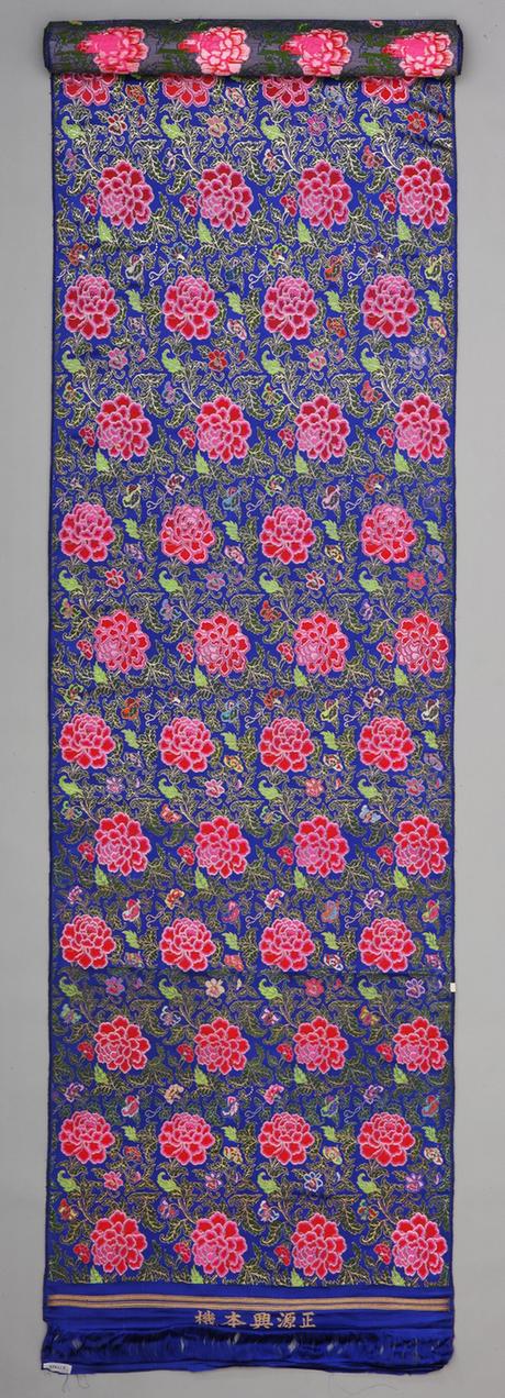 品蓝色缠枝牡丹纹妆花缎