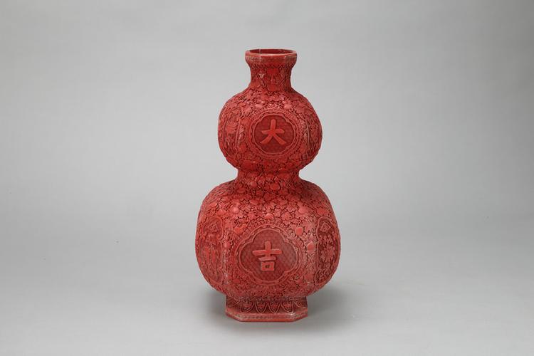 剔红八宝纹八方葫芦式瓶