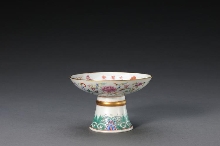 粉彩鹭莲纹高足盘