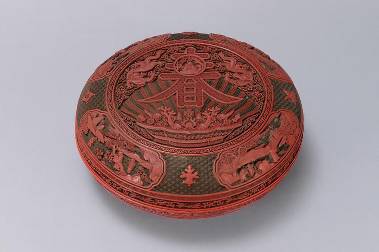 剔红寿春图开光山水人物图圆盒