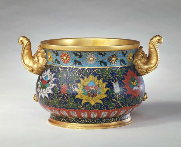 掐丝珐琅缠枝莲纹象耳炉