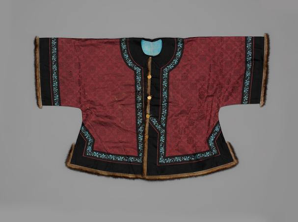 绛色团寿回纹暗花缎镶貂皮边对襟夹马褂