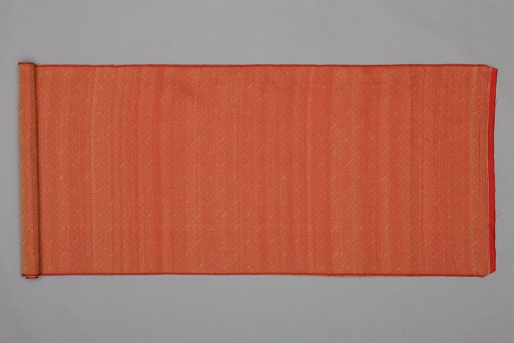 红色地斜万字蝠纹织金绸