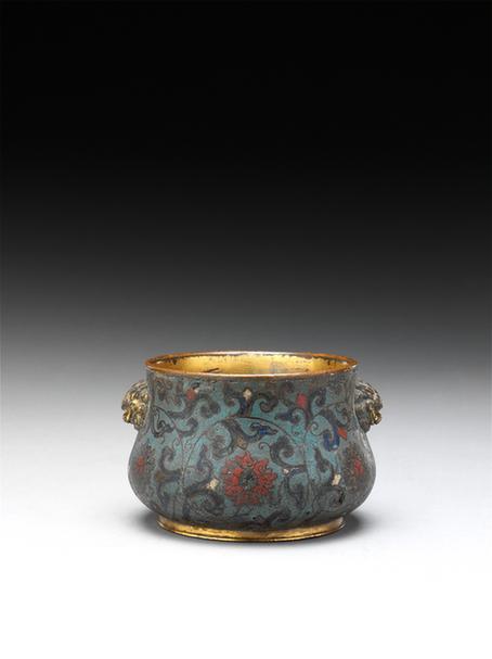 掐丝珐琅缠枝莲纹狮耳炉