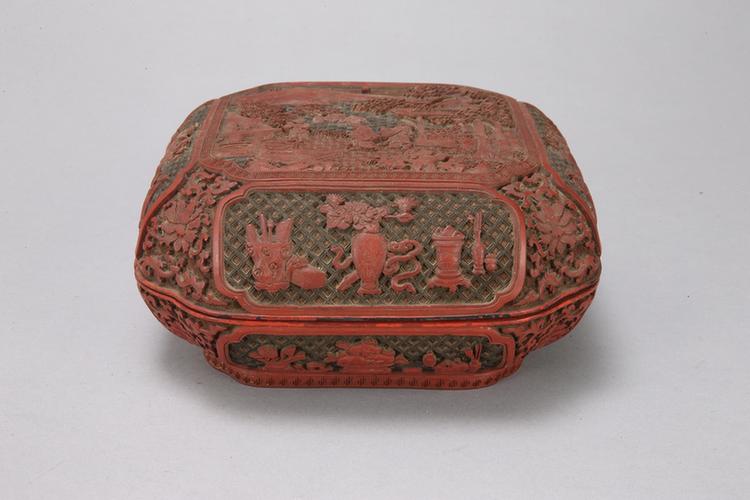 剔红人物图方形委角盒