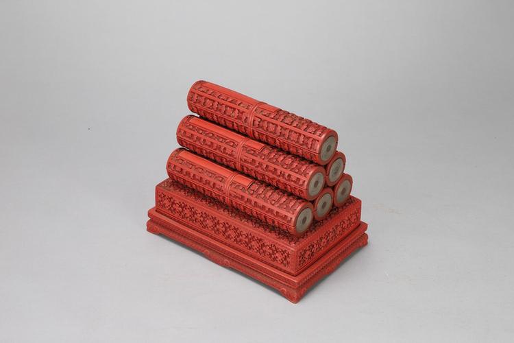 剔红蝙蝠纹书卷式四层套盒